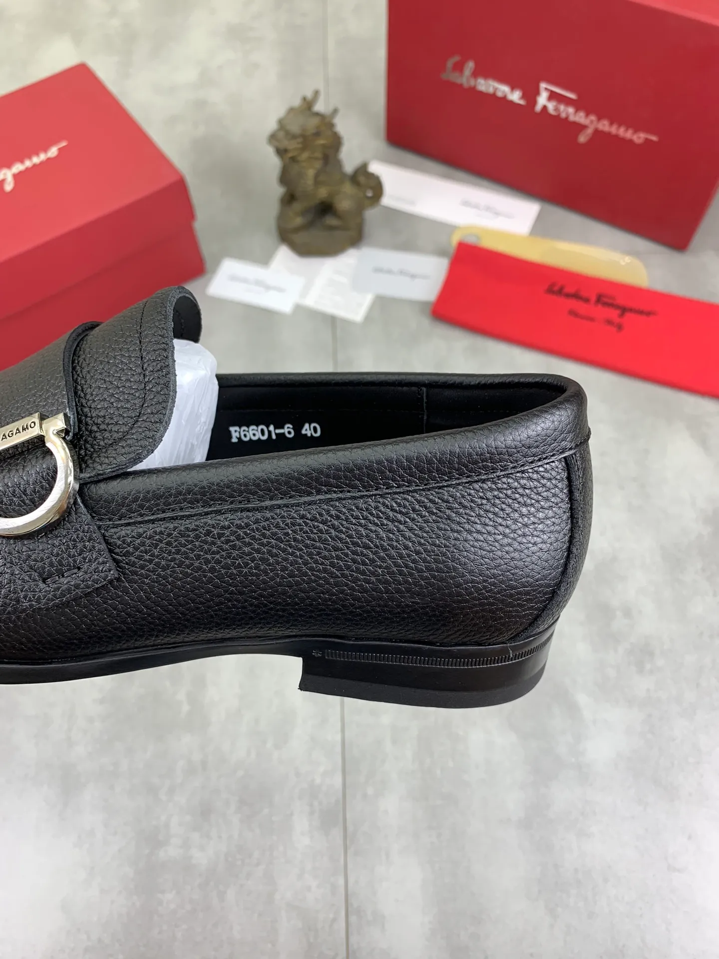 Men's Men's Shoes 💰P460💰[New Style] Water-dyed Niuli 🆘[Salvatore Ferragamo] Ferragamo's latest casual business leather shoes for men! Available at counters simultaneously! The fabric is made of specially imported original calfskin, the lining is made of imported water-dyed cowhide, and the original combination outsole is absolutely luxurious and leads the fashion trend. Matching code: 38-45; 3️⃣ colors available